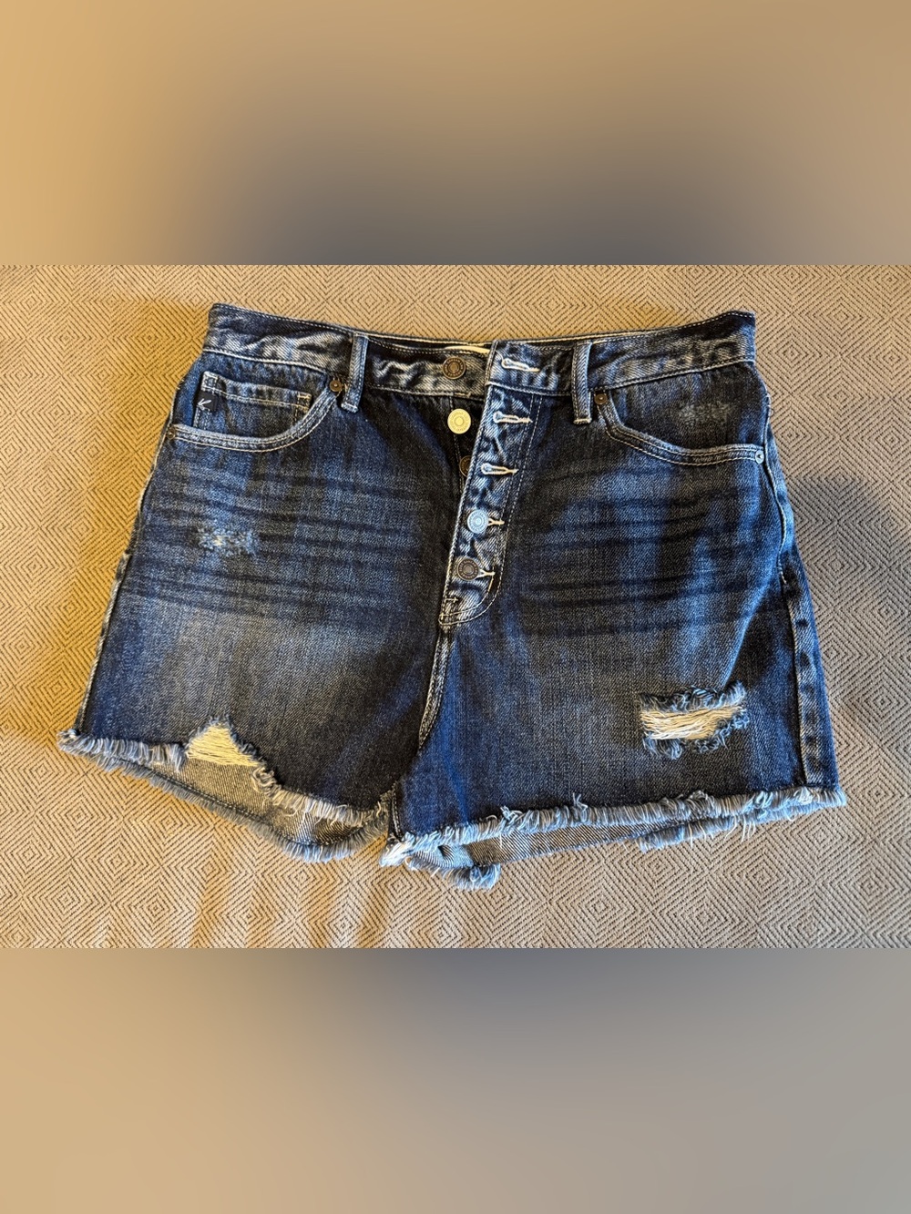 NWOT KanCan Dark Wash Distressed Women’s Denim Shorts Size L